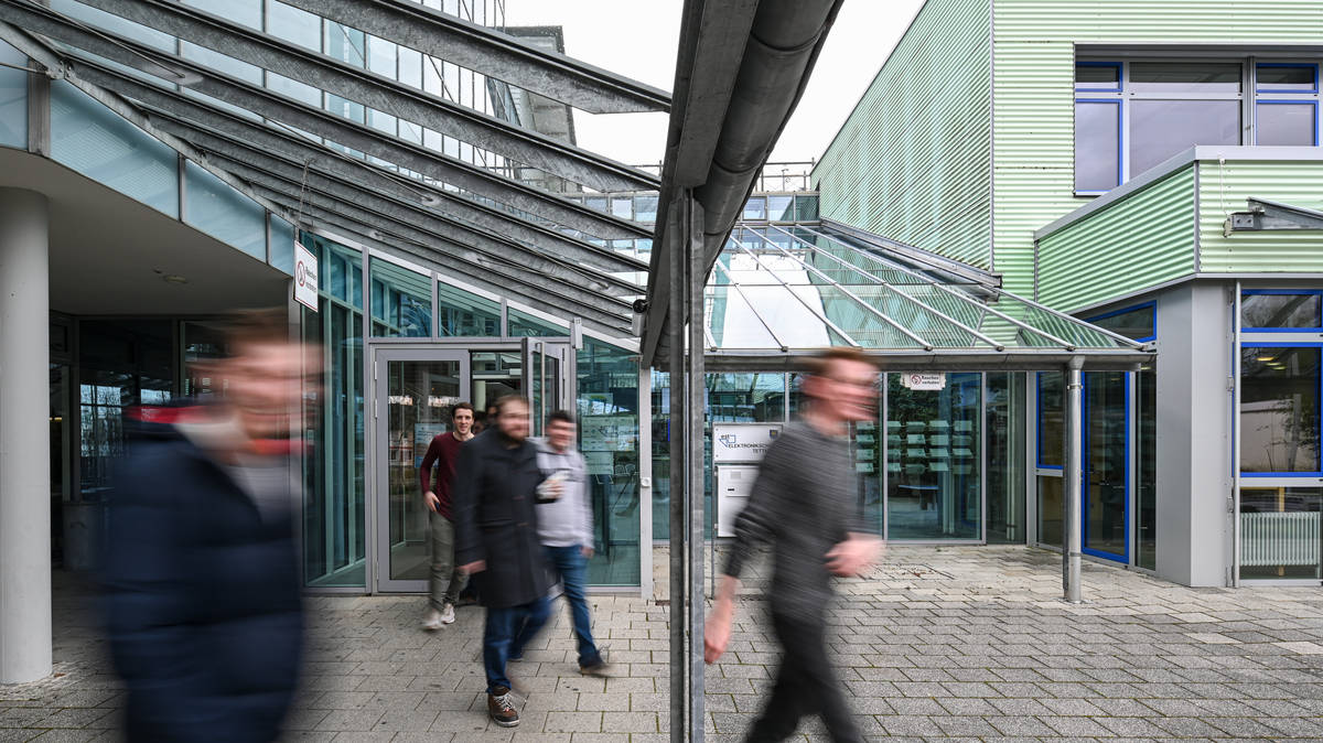Pupils make hasty goodbyes and fear the future as schools shut due to ...