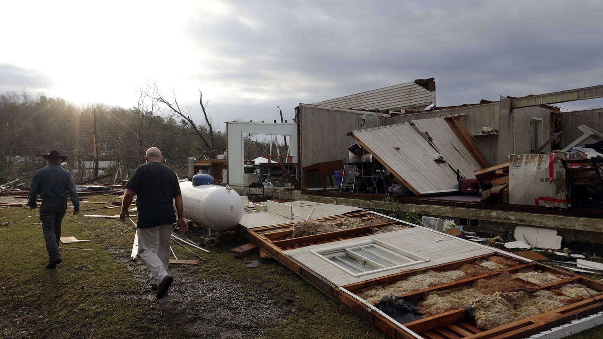 At least five dead after tornadoes rip across US Deep South | LBC