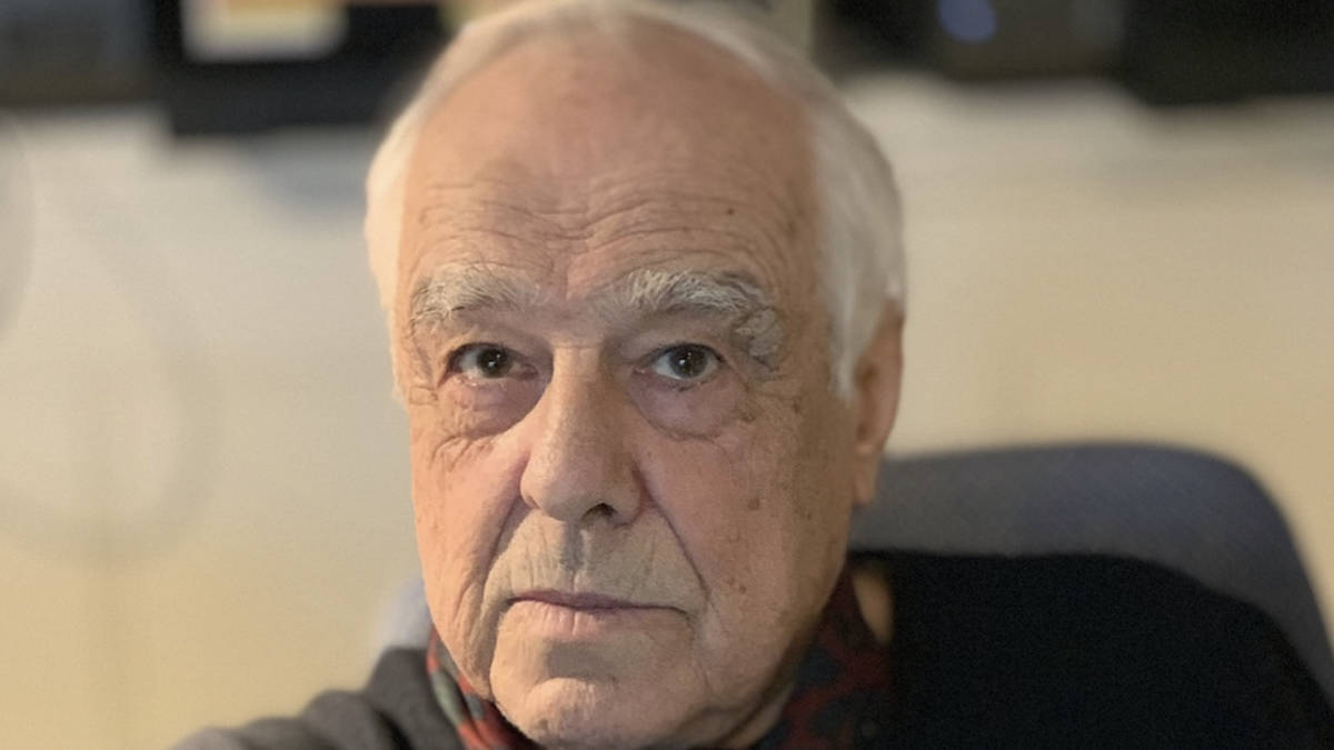 Murder investigation launched as one of UK's wealthiest men dies with ...