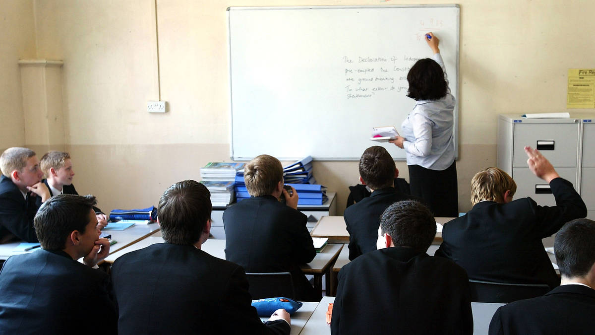 Ministers ‘planning longer school days’ to catch up on lost learning ...