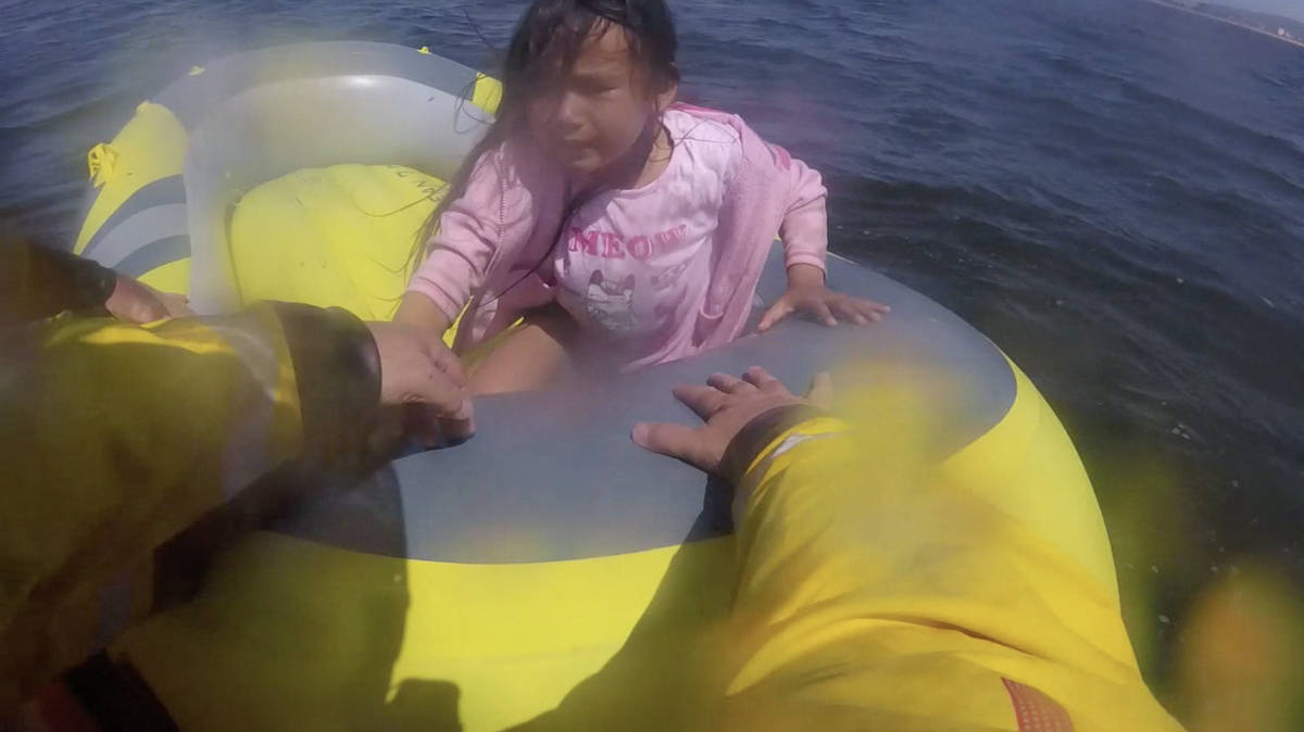 Dramatic moment lifeguards rescue girl adrift at sea in dinghy off ...