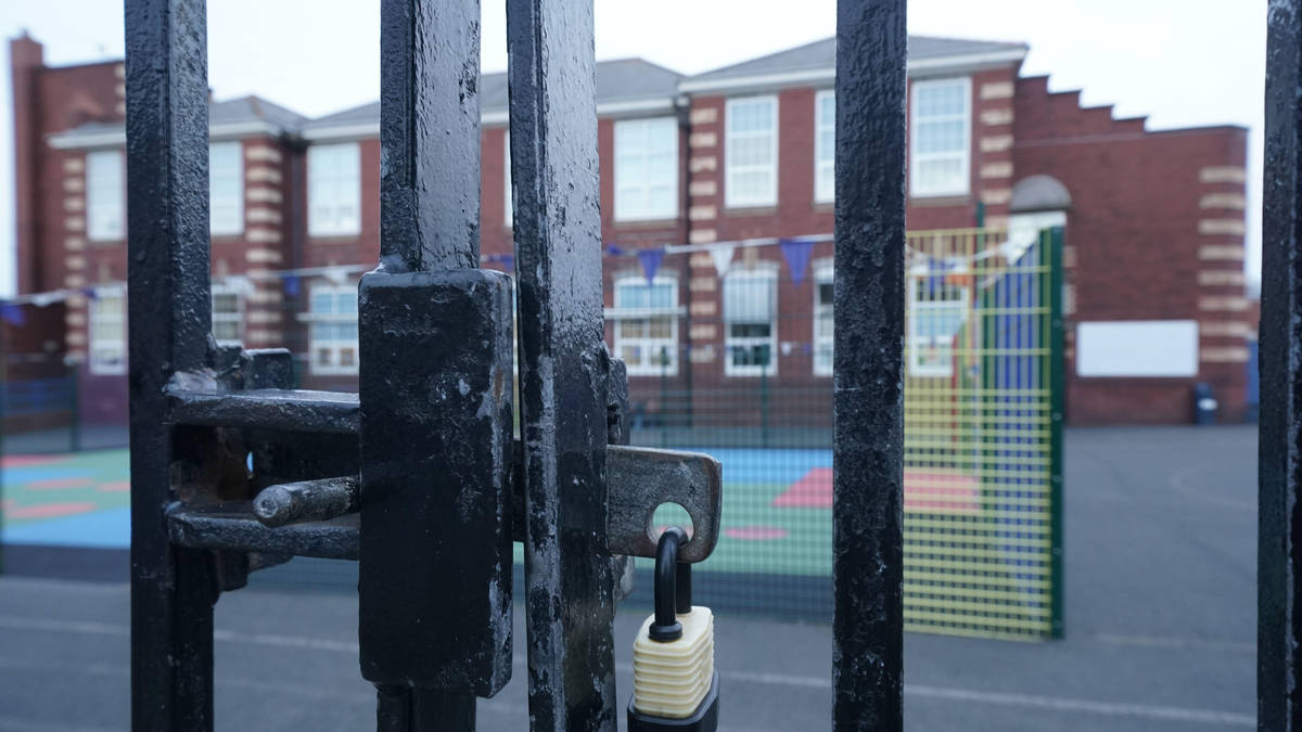 Primary school forced to shut after Omicron variant outbreak | LBC