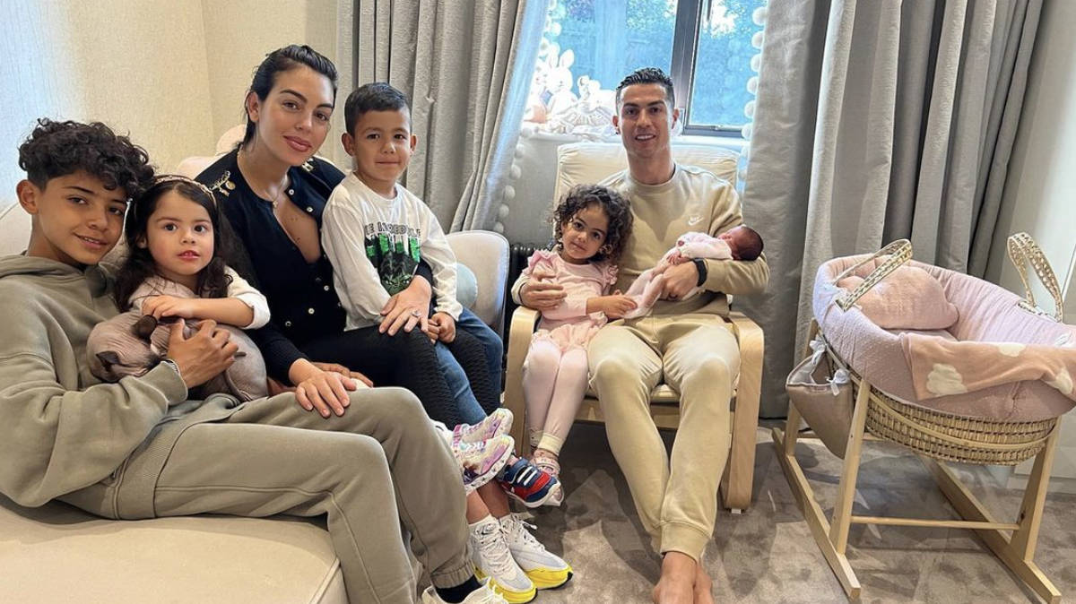 time-to-be-grateful-ronaldo-shares-photo-of-family-after-devastating