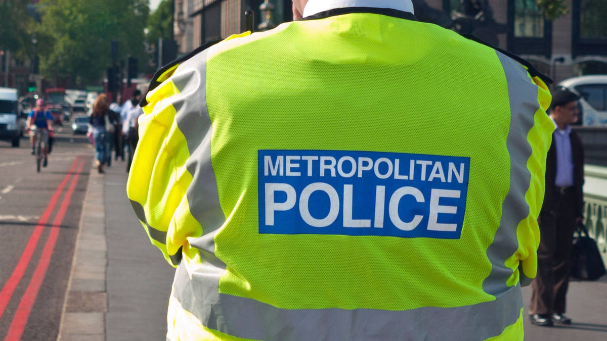 Serving Met Police officer charged with two counts of rape | LBC