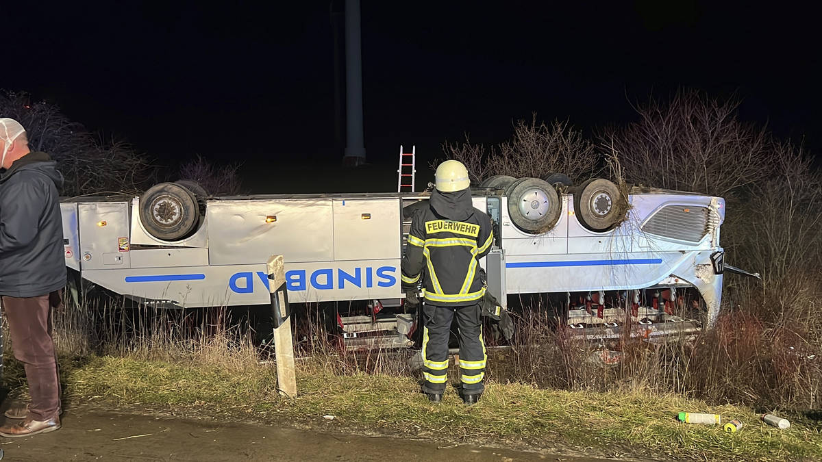 35 hurt after Polish bus overturns on German road | LBC