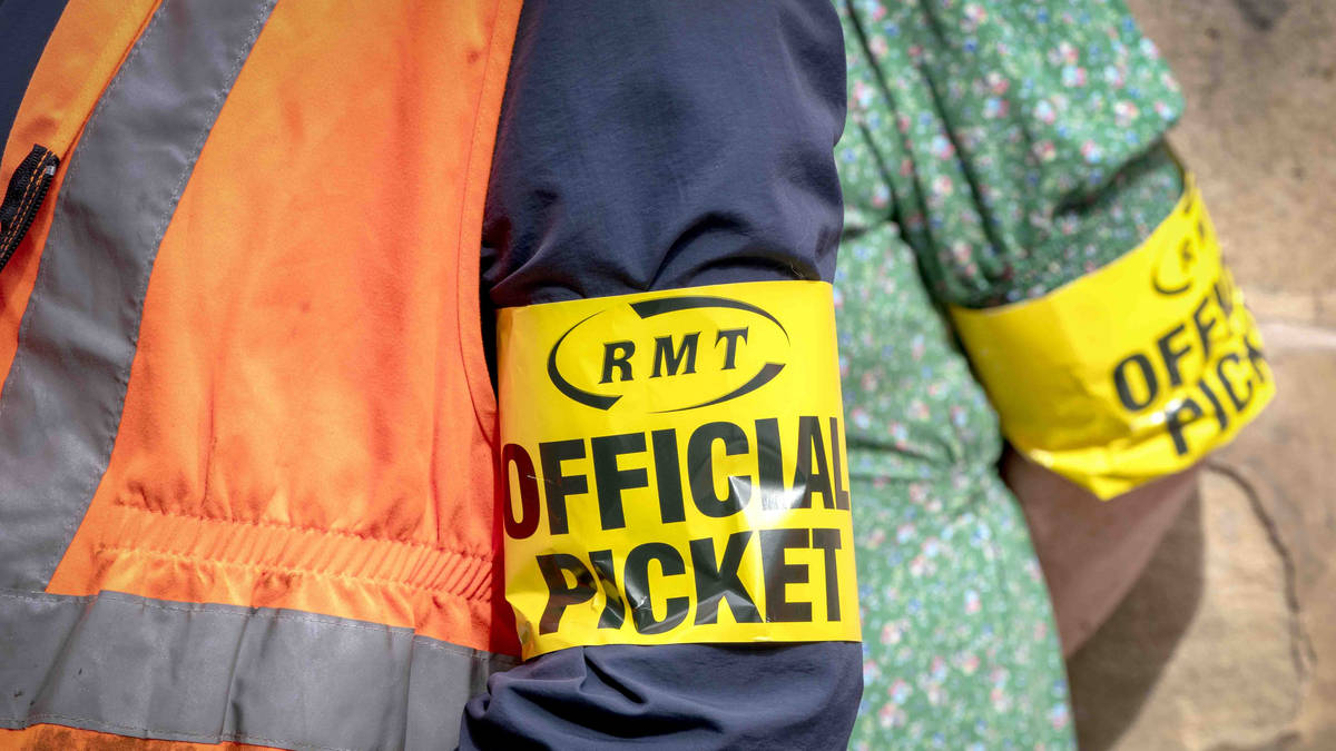 RMT union suspends all strike action for Network Rail workers after pay ...