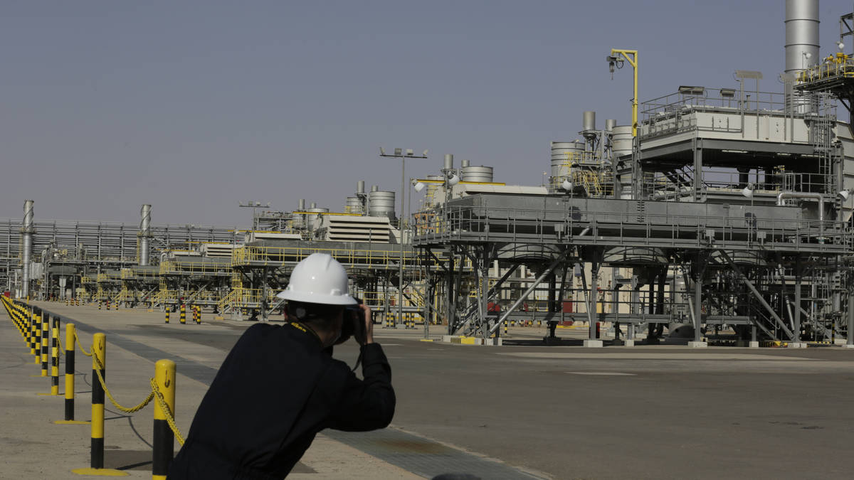 Saudi Arabia and Russia cut oil supply again in bid to boost prices | LBC