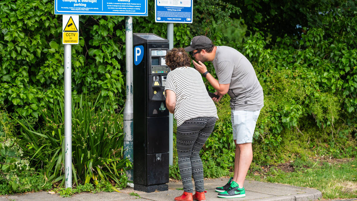'Nothing short of discriminatory': Council slammed for introducing higher fees for drivers who pay for parking with cash | LBC