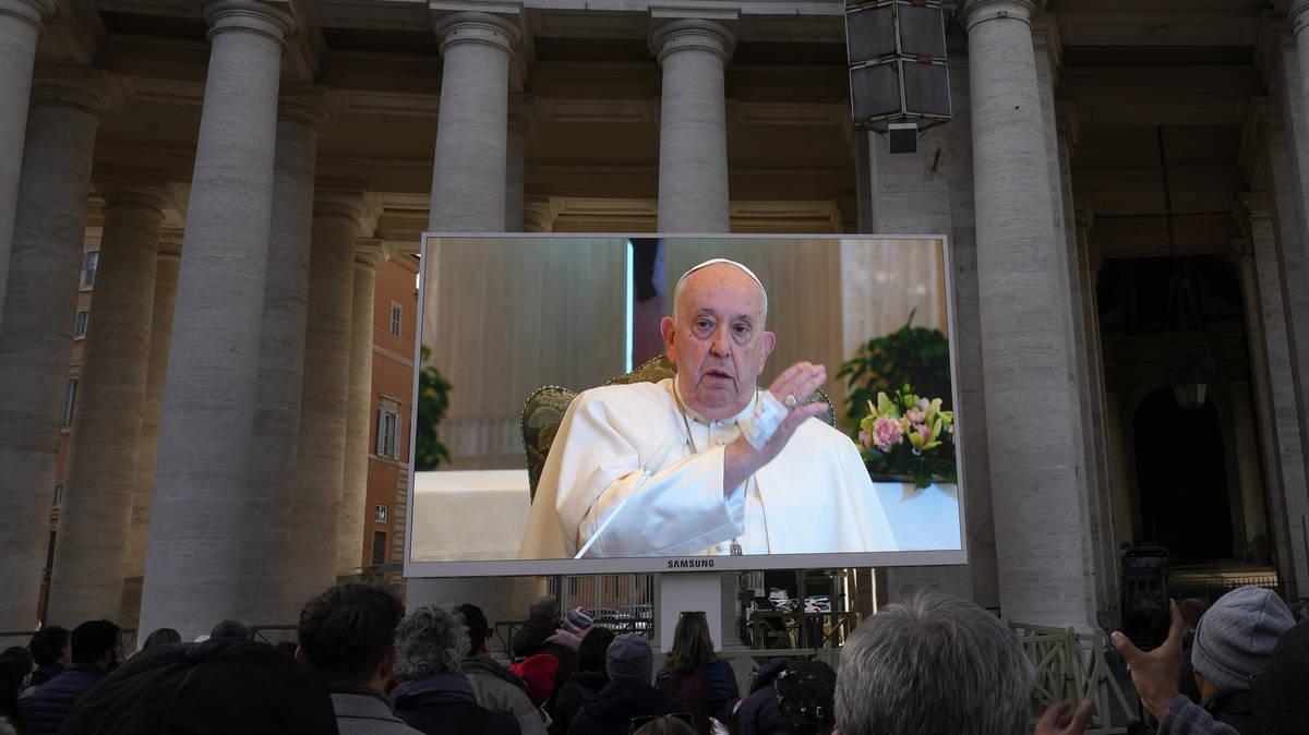 Pope Francis receiving antibiotics intravenously for lung problem, Vatican says