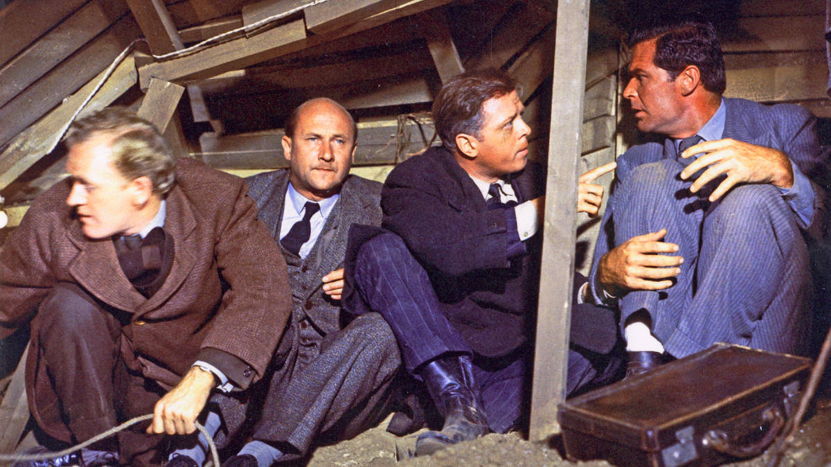 Executed Great Escape heroes 'may have been betrayed by English Nazi ...