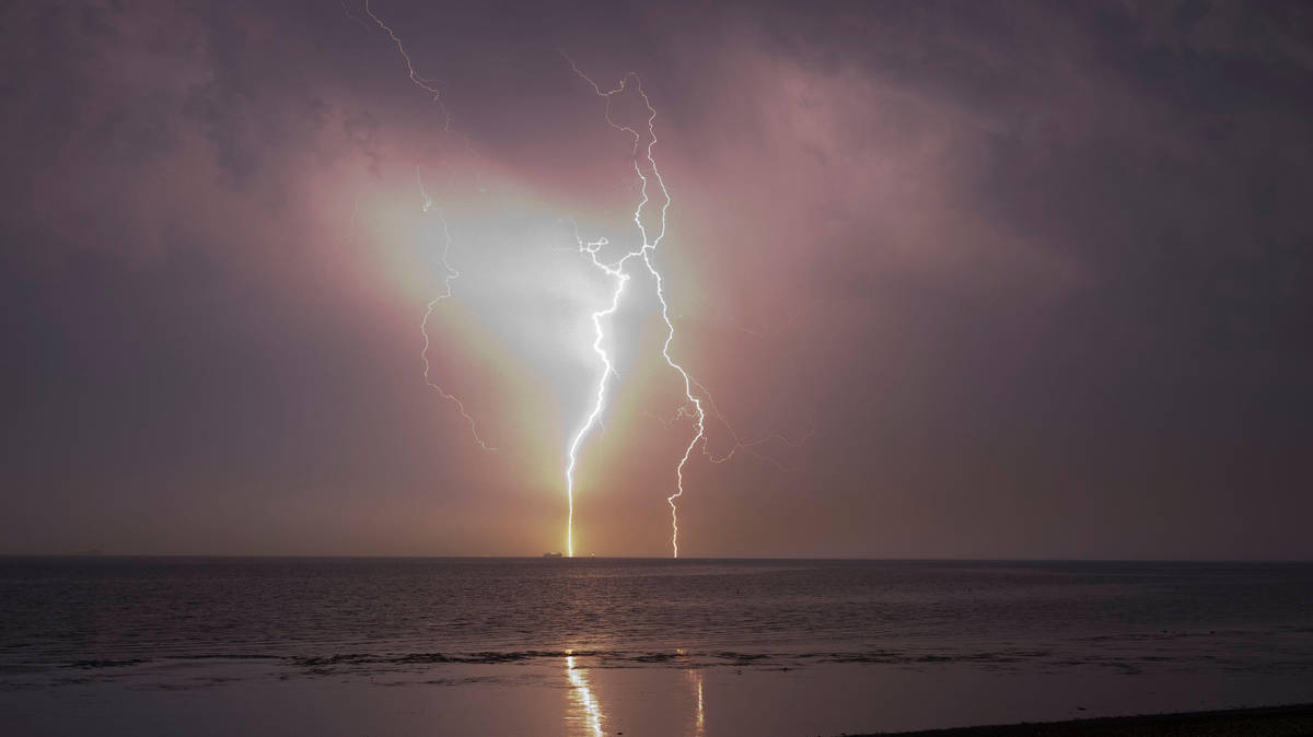 UK weather: Met Office issues 'danger to life' warning as thunderstorms ...