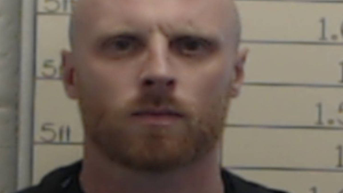 Manhunt underway as police search for escaped prisoner as public told ...