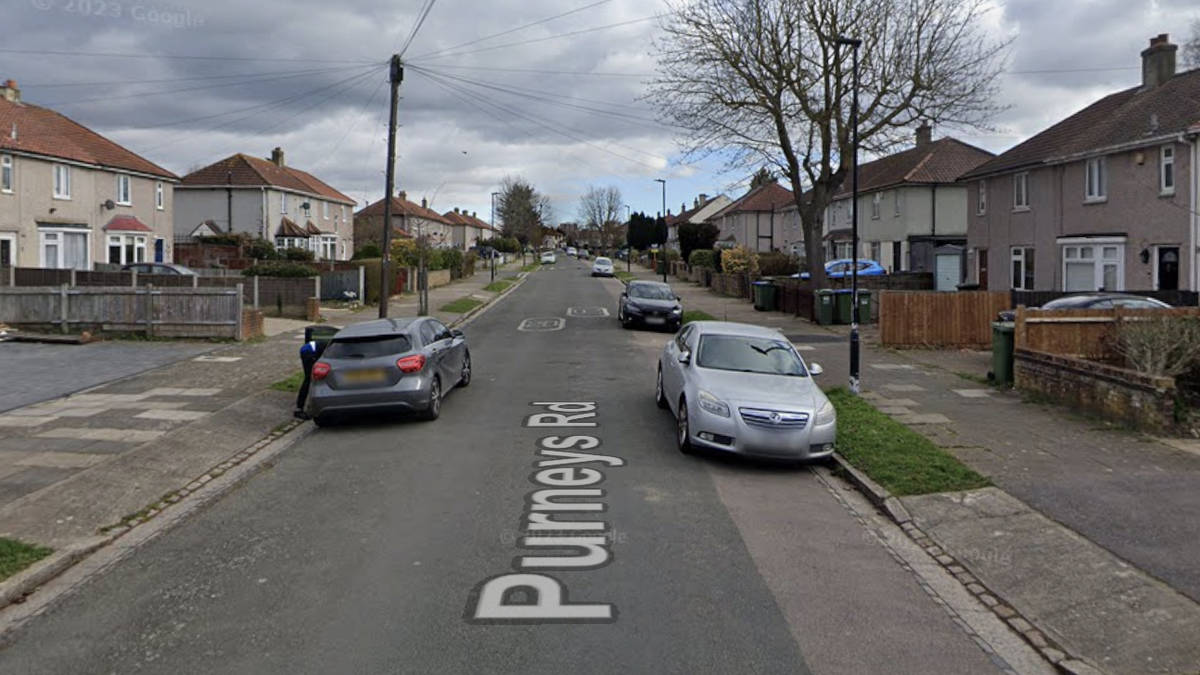 Three hospitalised after triple stabbing in Eltham as police hunt for ...