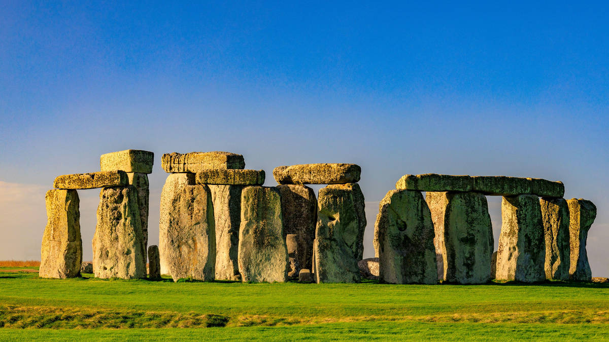 Scientists crack 5,000 year-old mystery as they unearth 'true reason'  Stonehenge was built | LBC