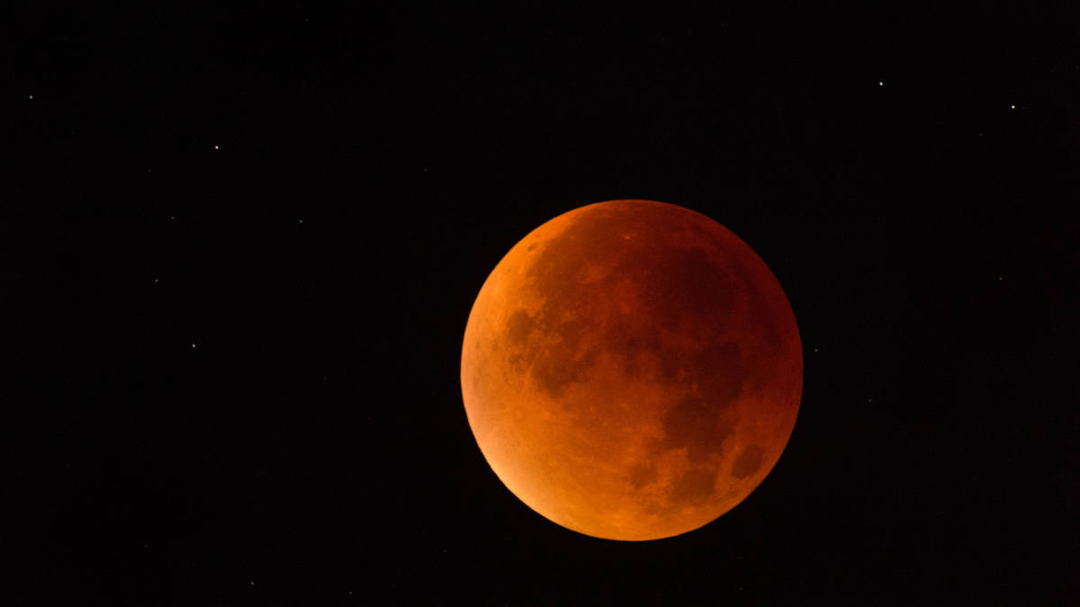 Blood moon 2025: Rare lunar eclipse to be visible in the UK this week ...
