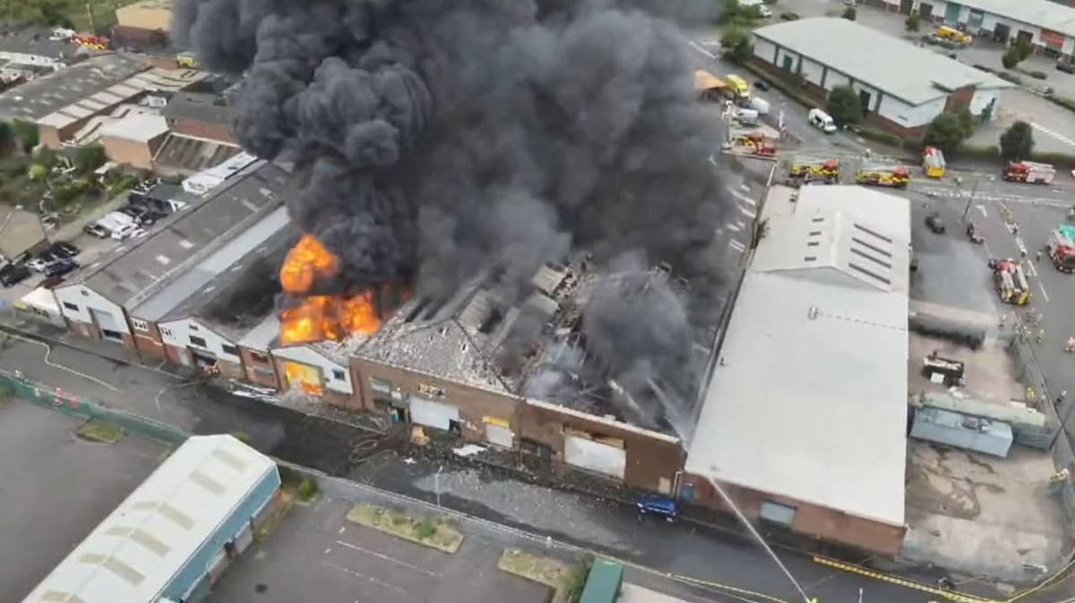 Homes evacuated as firefighters tackle huge blaze after 20 tonnes of ...