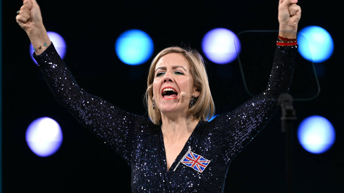 WATCH: Reform mayor performs self-written song at party conference in ...