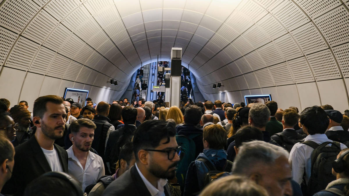 How much is the Elizabeth line and what do striking Tube drivers earn ...