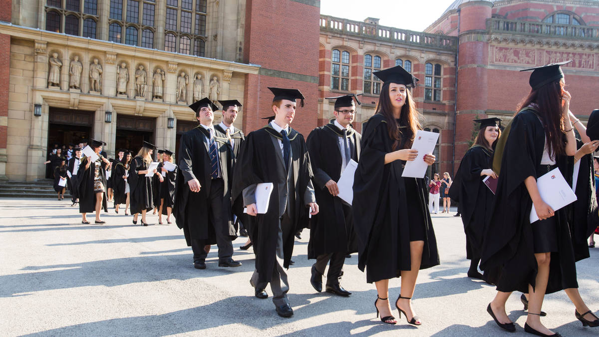 Tuition fees to be slashed at universities with inadequate teaching under new government plants