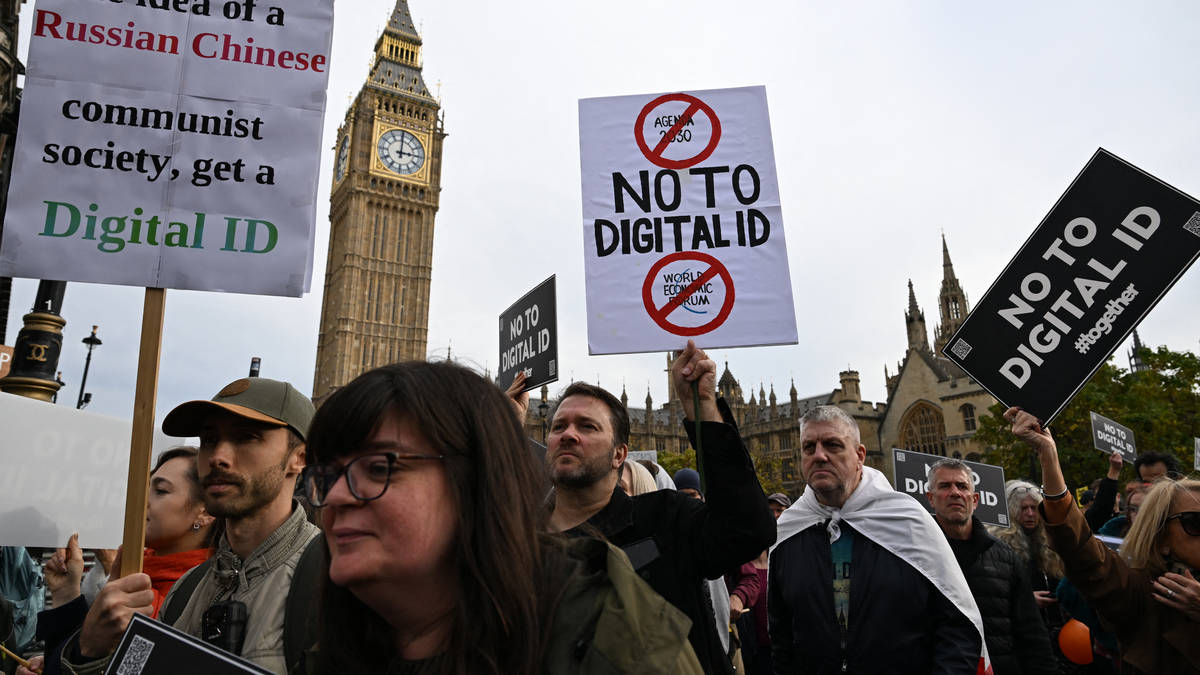 Protests in central London over government's digital ID scheme