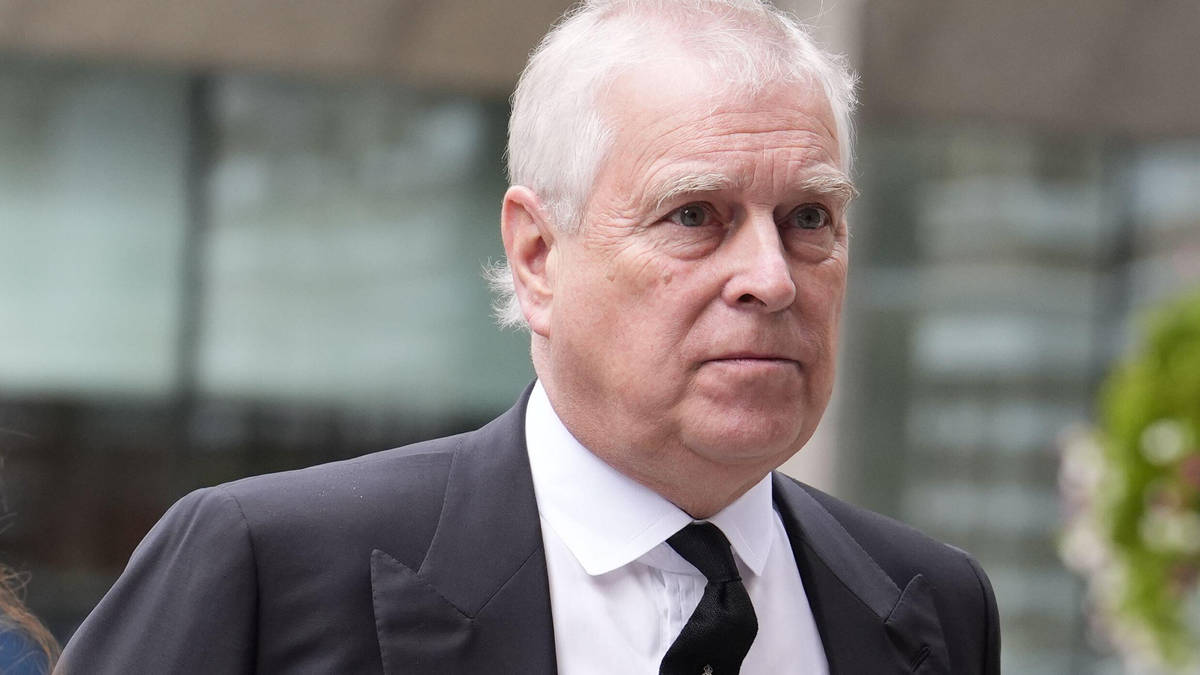 Prince Andrew 'used Met Police bodyguard and Queen's aide to smear