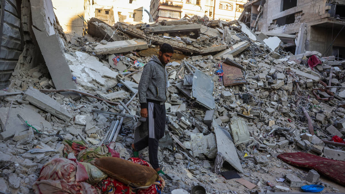 Donald Trump insists Gaza ceasefire 'not in jeopardy' after Israel kills at least 90 in overnight air strikes