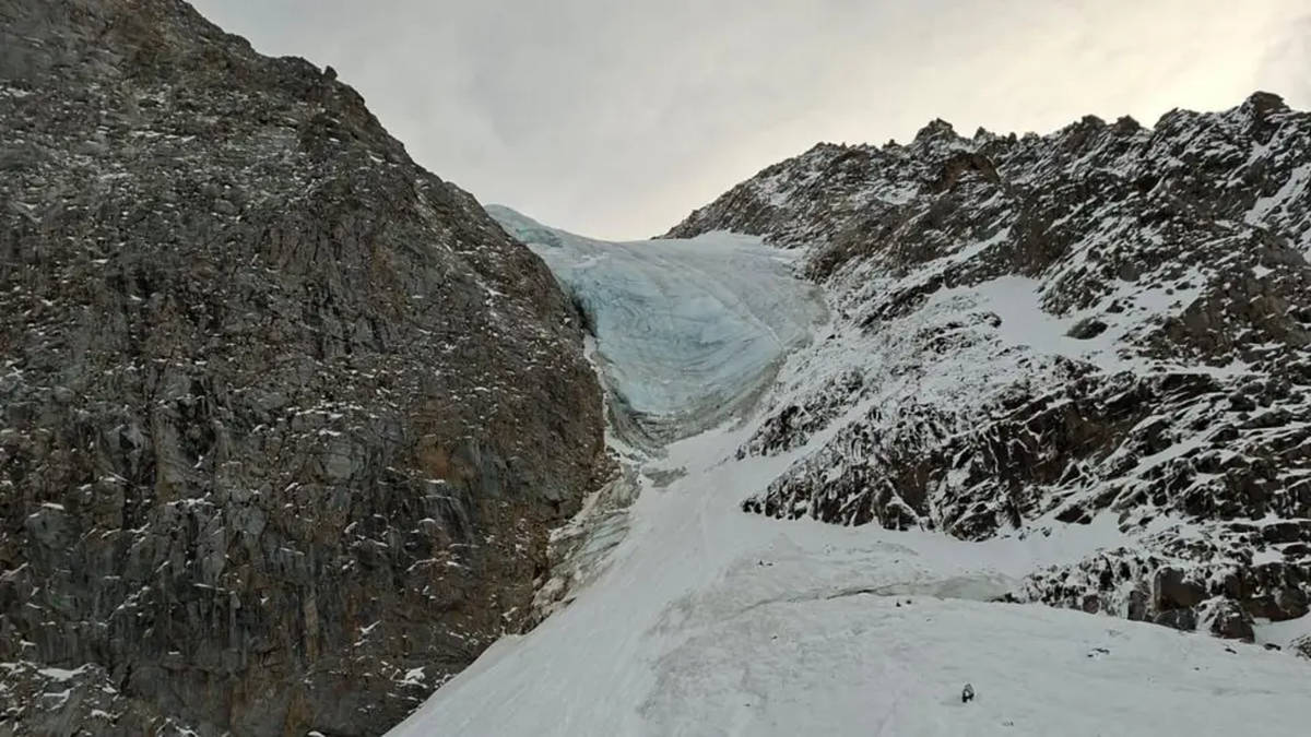Girl, 17, and her father among five dead after avalanche in Italy