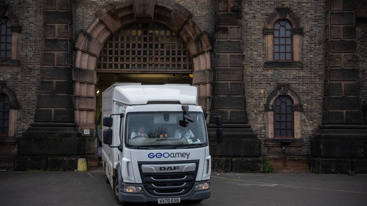 Manhunt underway as four more prisoners 'at large' after prison release error