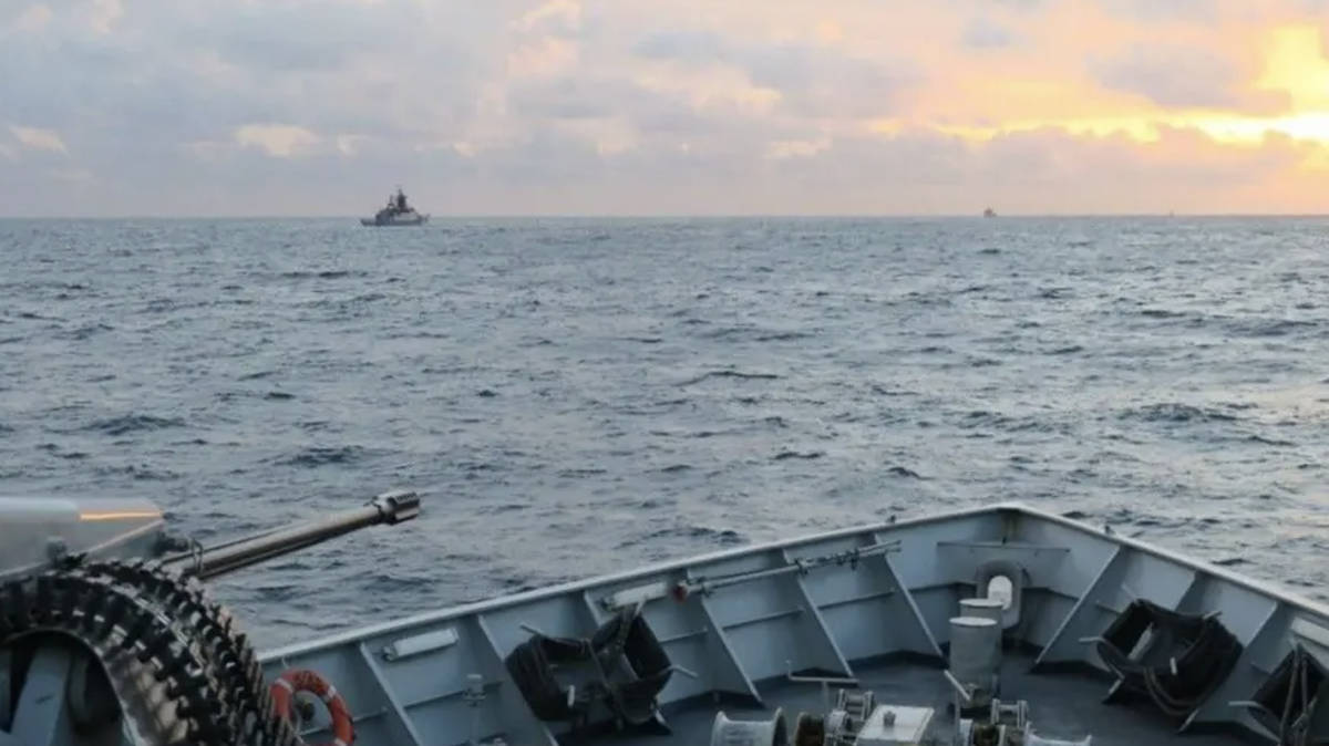 Royal Navy intercepts two Russian warships in English Channel amid spike in activity near British waters