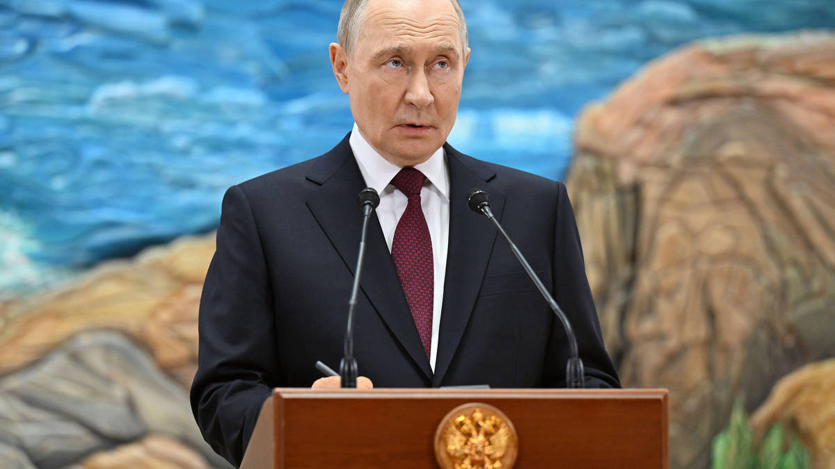 Putin vows to fight 'until the last Ukrainian dies' unless Kyiv accepts Trump peace plan