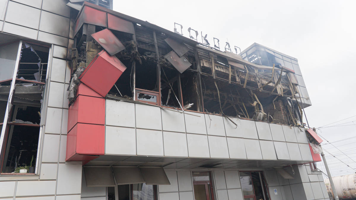 Russia launches massive overnight attack - as US and Ukraine officials continue talks