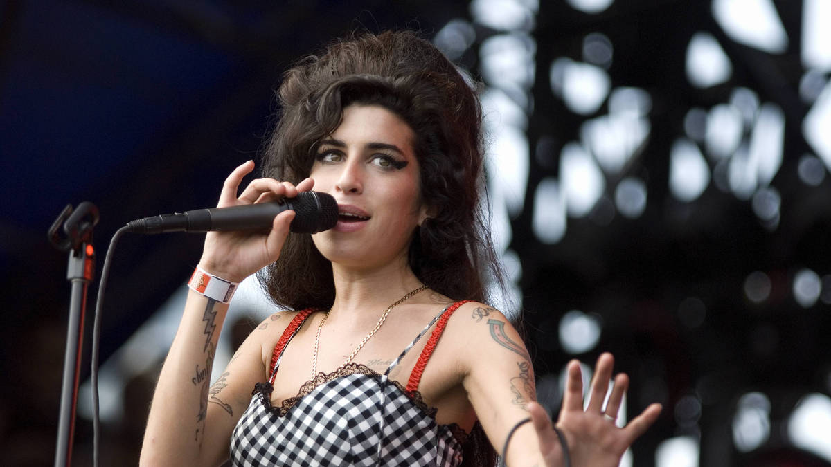 Image for Amy Winehouse's flatmates 'secretly sold' her possessions for over £k, star's father claims