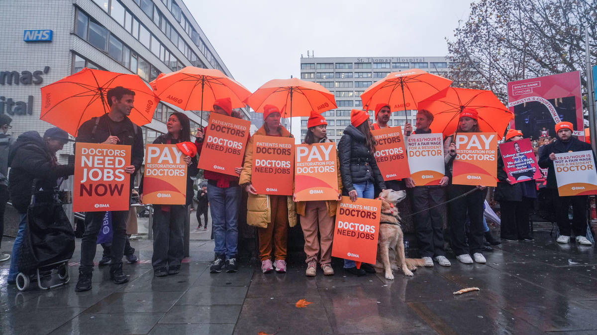 Image for Resident doctors in England to reconsider pre-Christmas strike after new Government offer