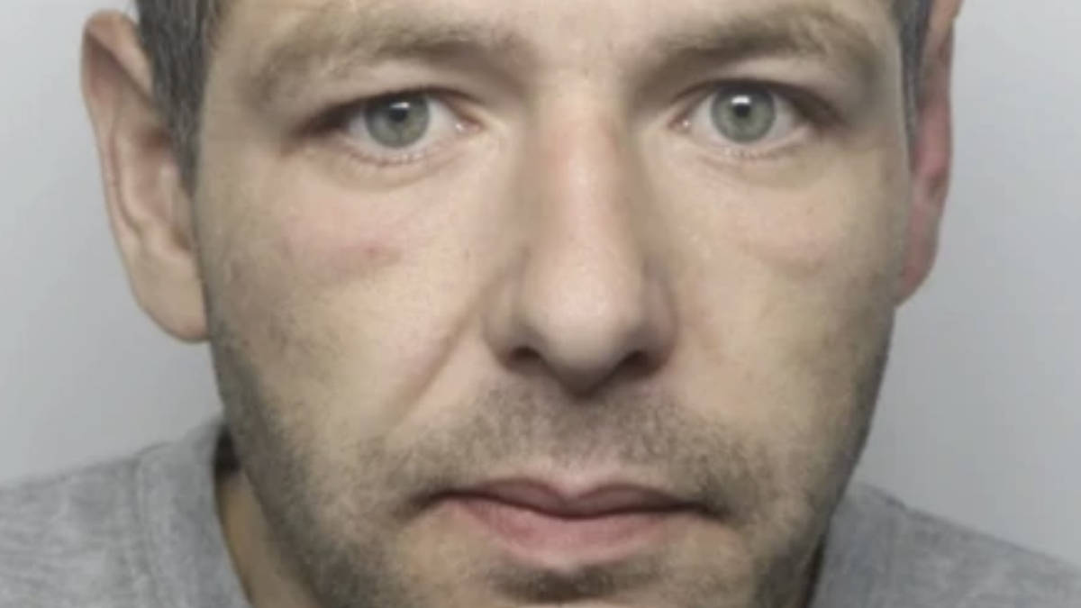 Three prisoners deny murdering child killer found dead in his cell | LBC