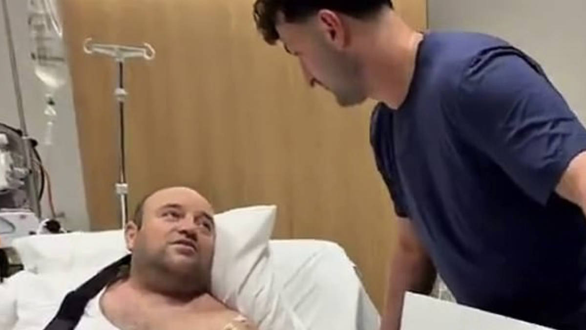 'I deserve this?': Bondi Beach hero has emotional response as he receives check for $2.5 million while still in the hospital