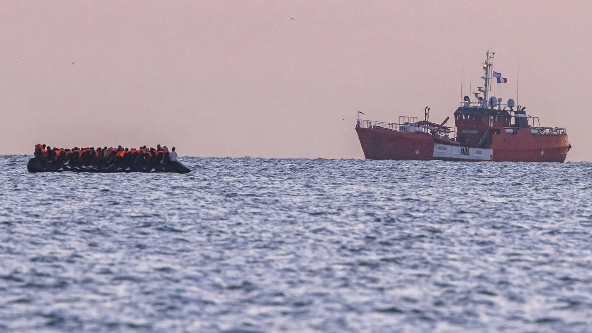 French police unions block Channel crossings crackdown