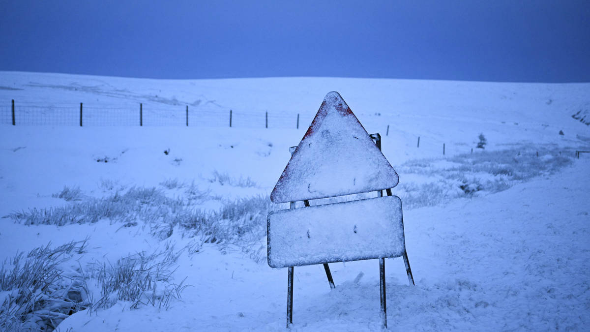 Snow and ice forecast for UK in chilly start to 2026 | LBC