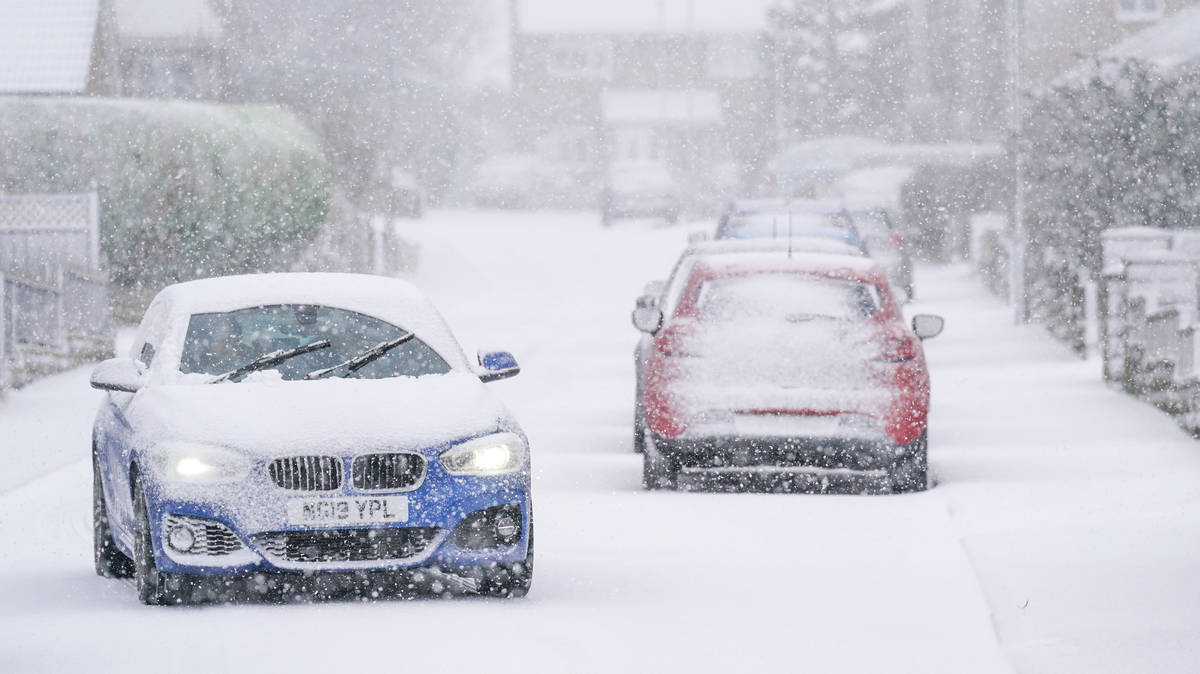 Snow, ice and freezing temperatures set to disrupt travel across UK | LBC