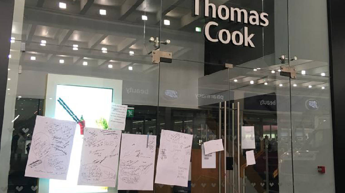 'RIP Thomas Cook', public leave moving tributes outside store | LBC