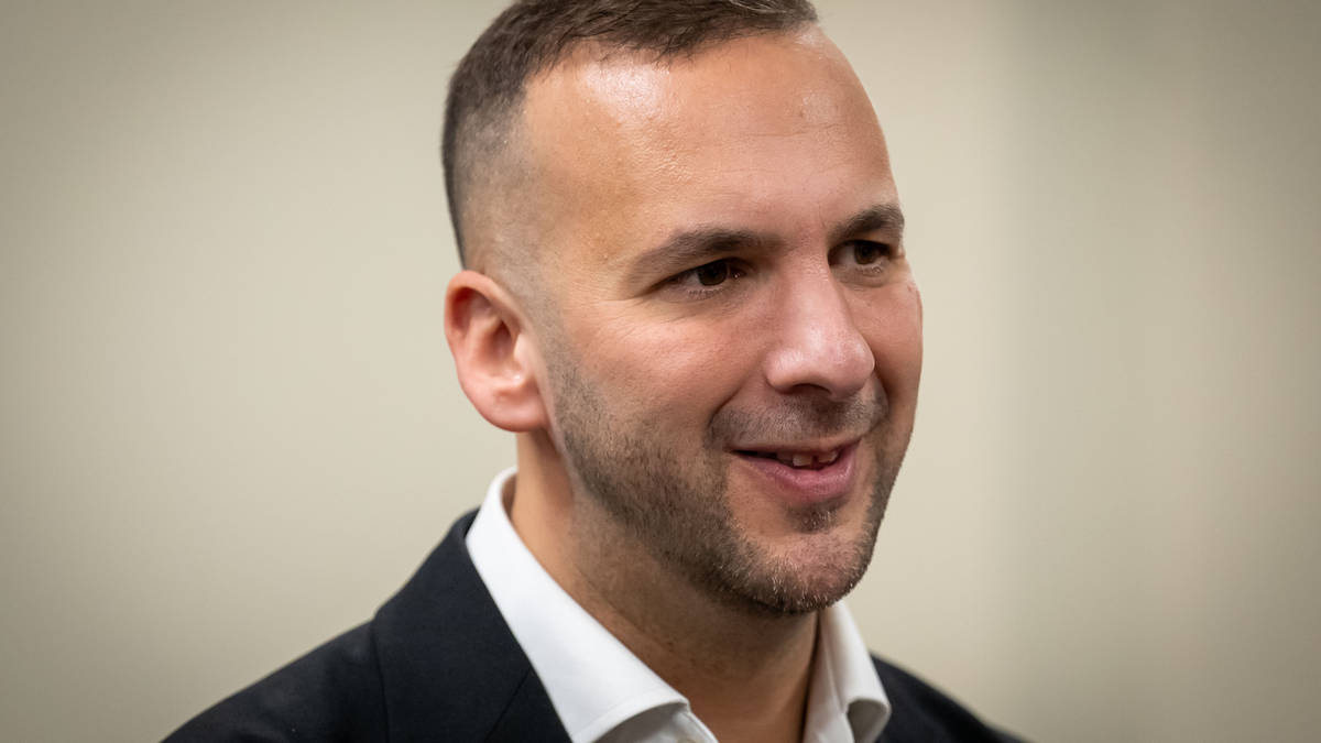 'We need to stop our subservience to Trump': Zack Polanski questions US military bases on UK soil amid tariff threat