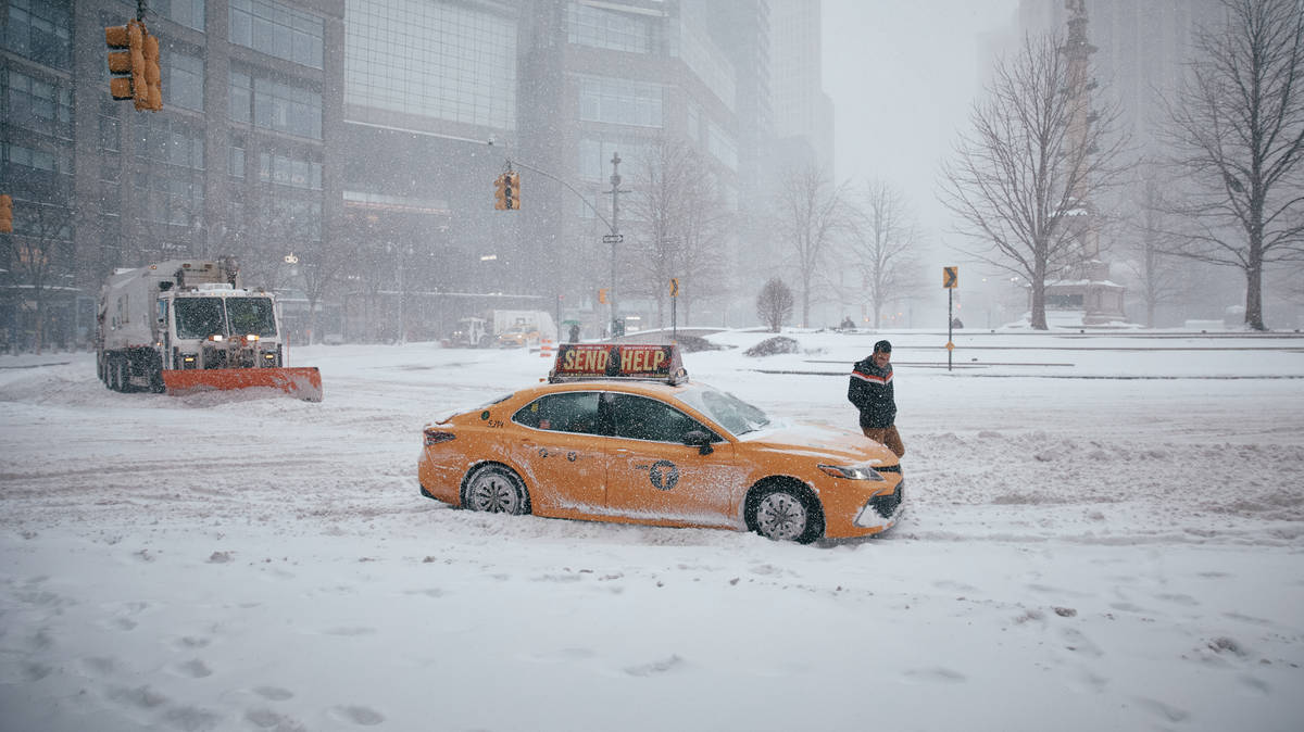 At least 17 people killed as US winter storm sparks travel chaos and ...