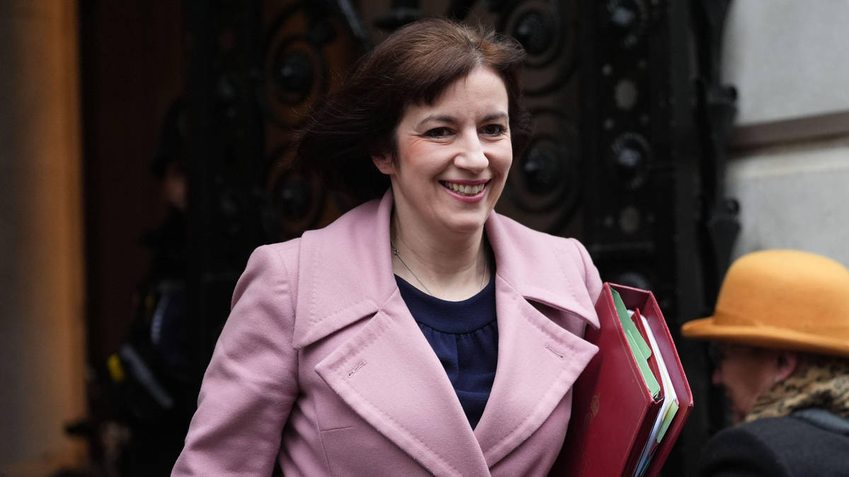 Bridget Phillipson calls on Royal Family to cooperate with US Epstein ...