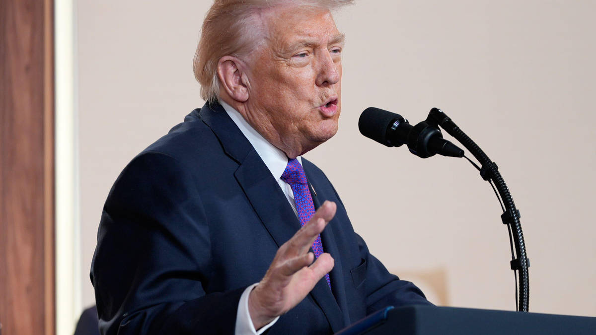 Trump posts racist video depicting Barack and Michelle Obama as monkeys ...