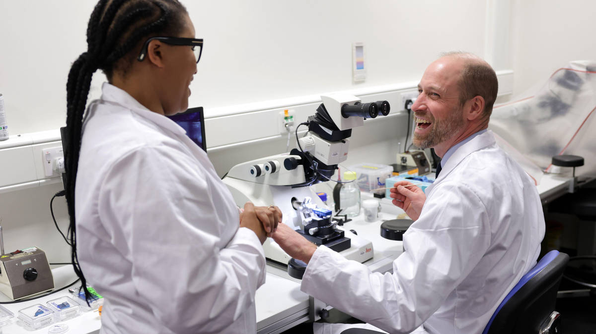 Calm under the microscope! Prince William praised for handling mouse ...