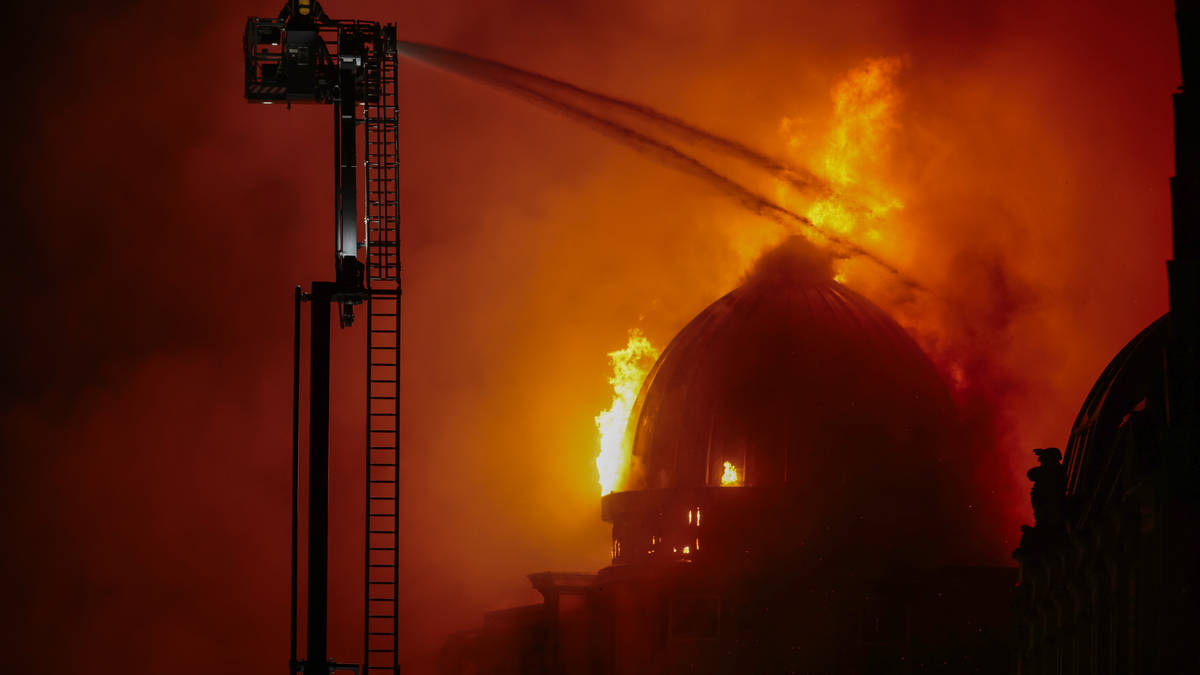 Huge fire near Glasgow Central sparks travel chaos as building ...
