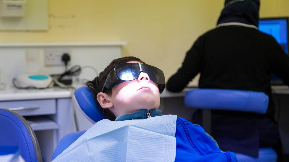 UK to hire thousands more dentists from overseas as minister insists ‘migrants won’t be a burden’