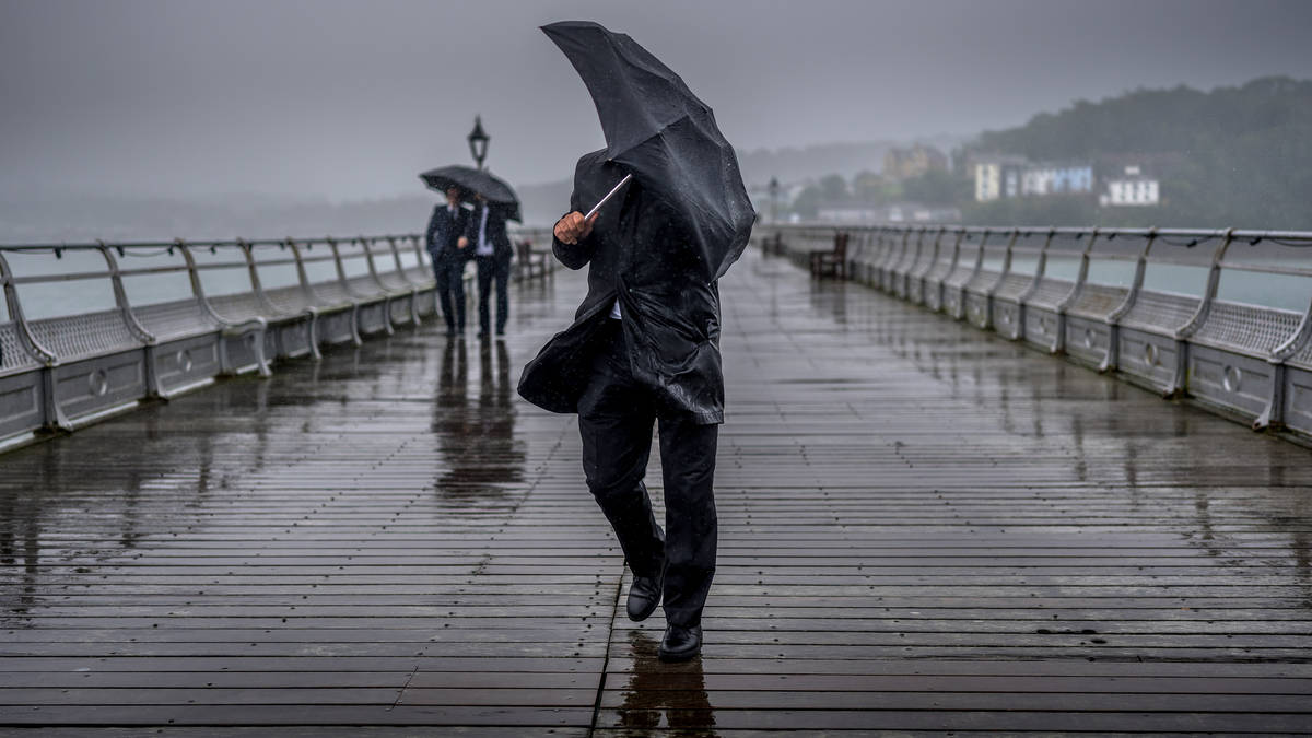 Brits told to expect wet and windy weather over the Easter weekend | LBC