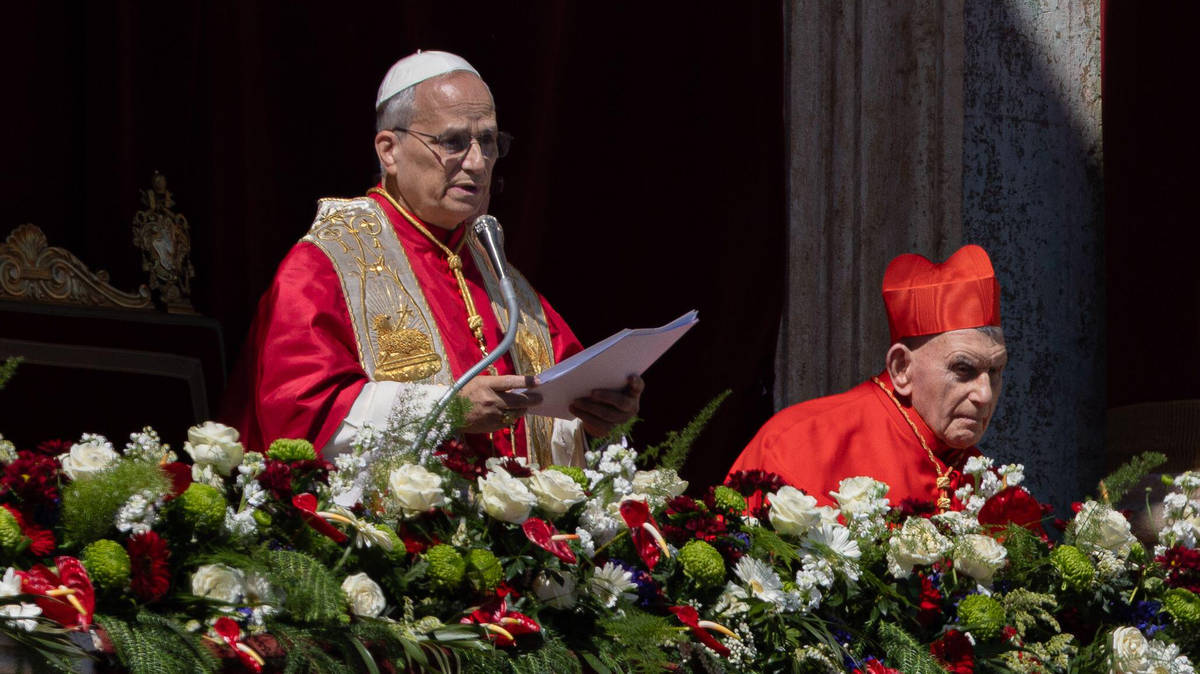Pope Leo calls on world leaders to 'choose peace' in his first Easter address