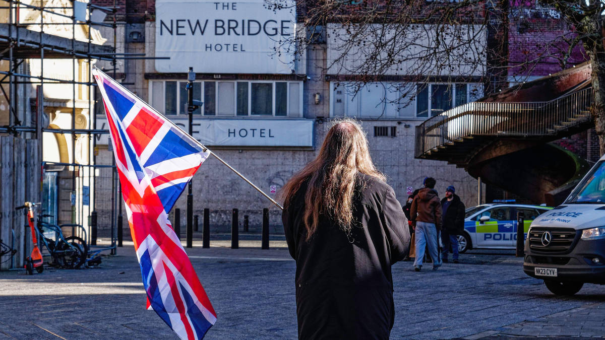 Ministers announce closure of 11 more asylum hotels