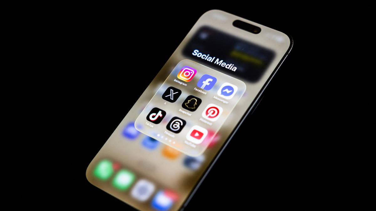 Government doesn't know how Australia-style social media ban will impact under-16s